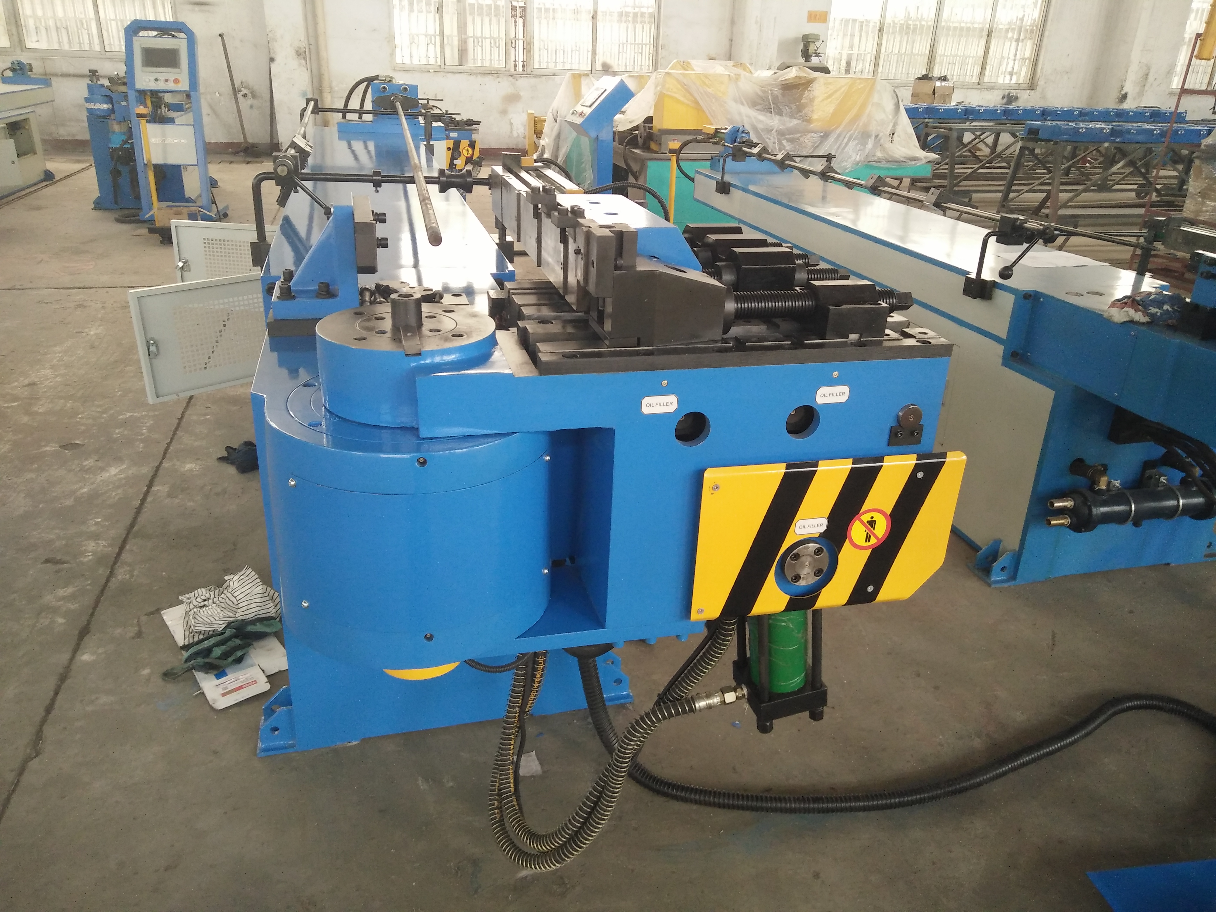 Metal tube bender Dobladora de tubos metálicos