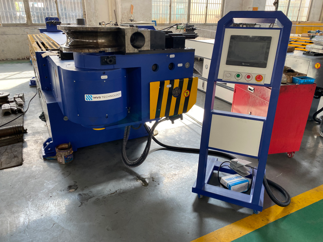 Dobladora universal de tubos de gas GM-SB-114NCB 