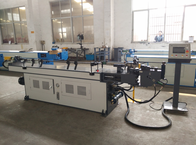 Dobladora de tubos pequeños semiautomática GM-38NCB