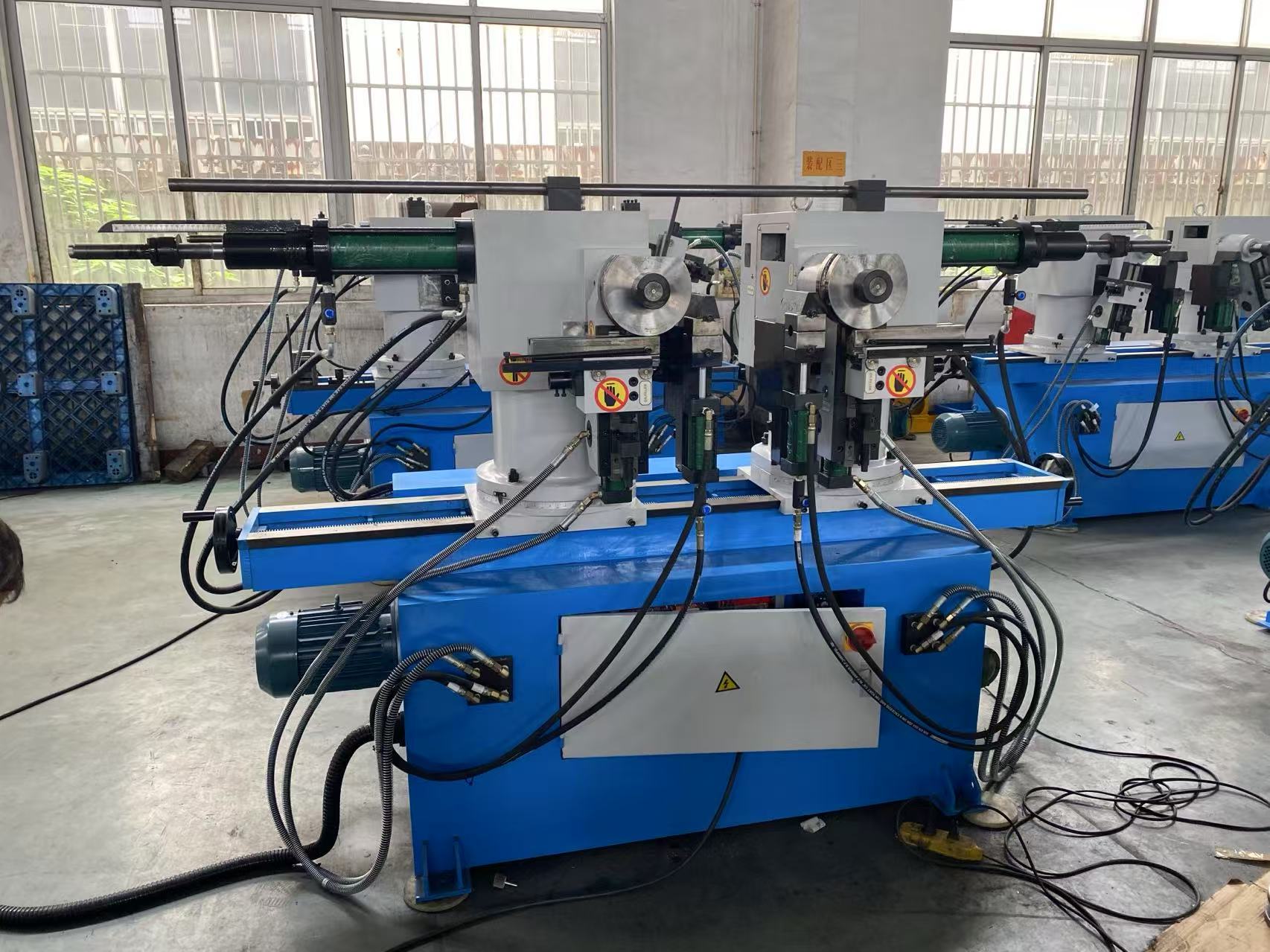 Dobladora automática CNC de doble cabezal 42B